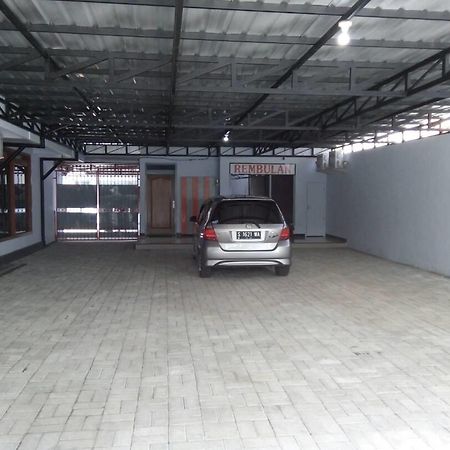 Rembulan Guest House Jombang Exterior photo