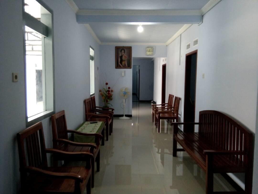 Rembulan Guest House Jombang Exterior photo