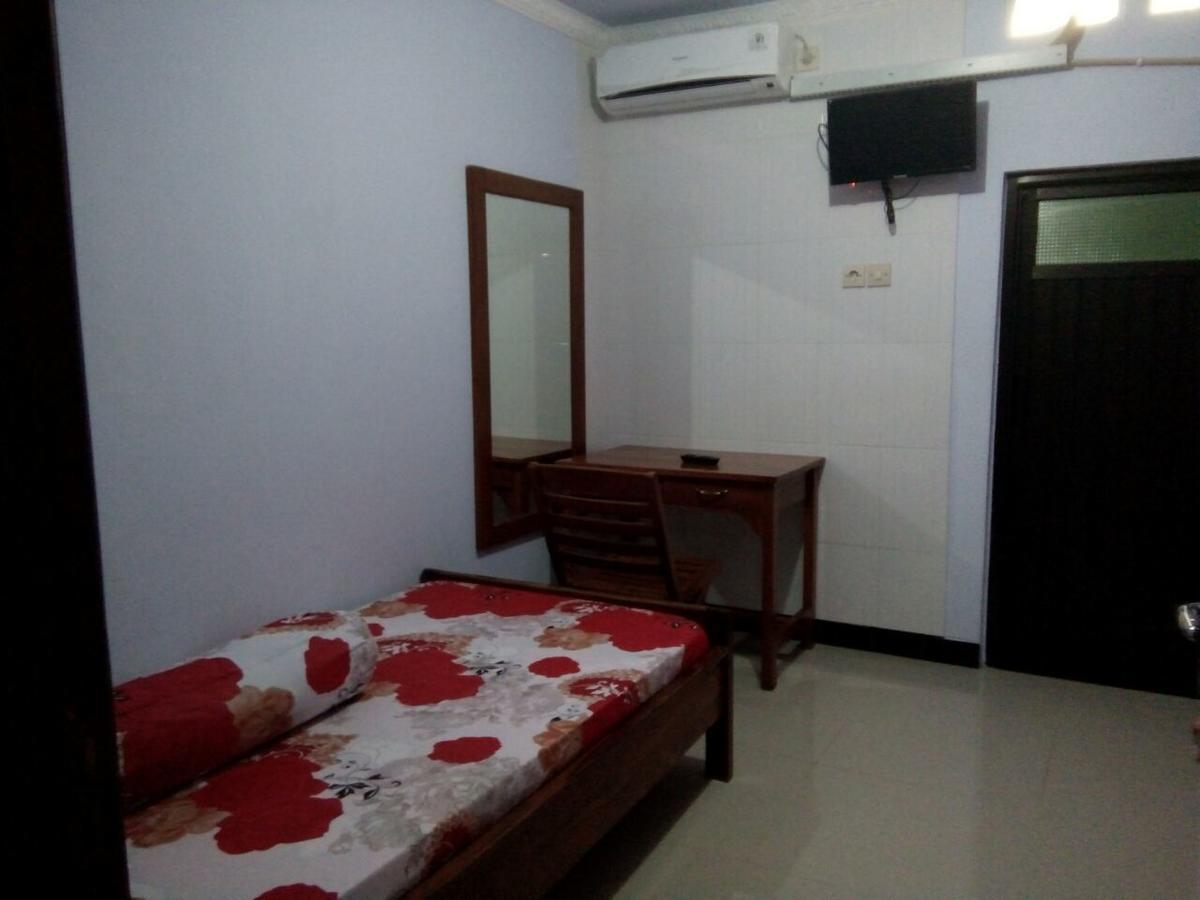 Rembulan Guest House Jombang Exterior photo
